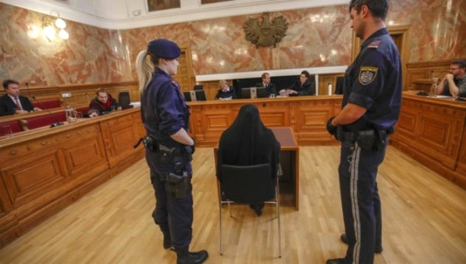 73 yaşlı ərinin cinsi tələblərindən bezən tibb bacısı onu öldürdü - FOTOLAR