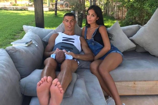 Ronaldo evlənməyə hazırlaşır? - FOTO