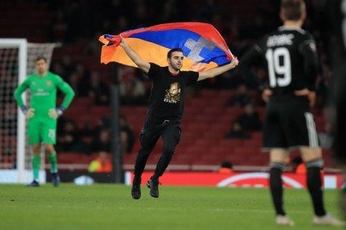 "Qarabağ"ın oyununda erməni təxribatı - FOTO