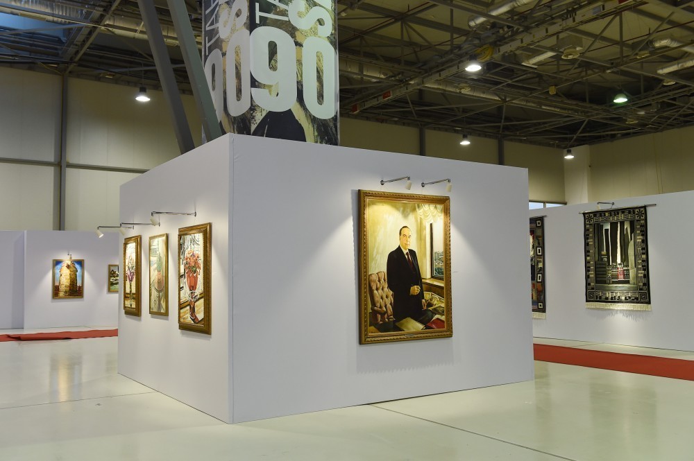 İlham Əliyev Tahir Salahovun 90 illik yubiley sərgisində - FOTOLAR