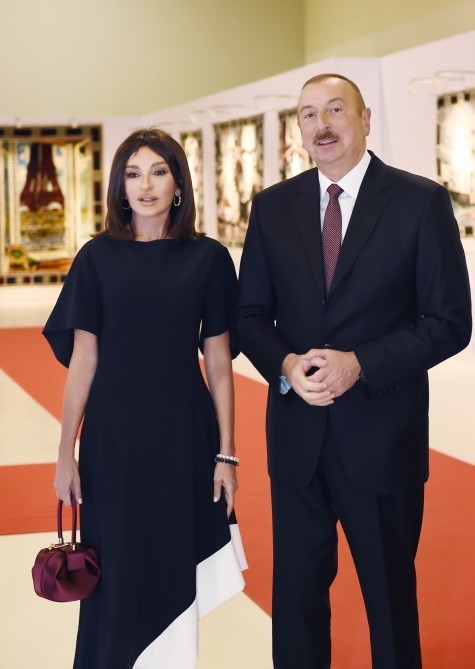 İlham Əliyev Tahir Salahovun 90 illik yubiley sərgisində - FOTOLAR