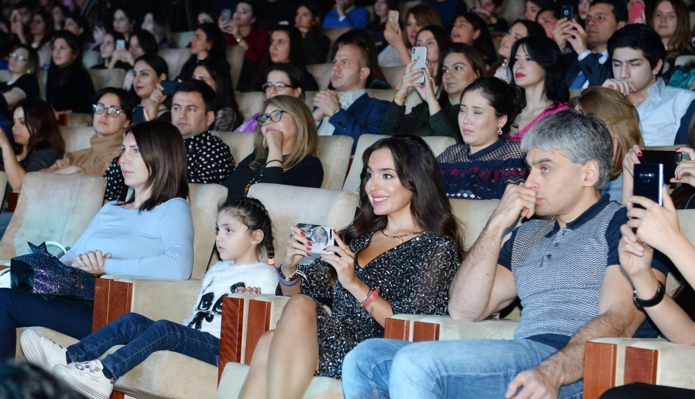 Leyla Əliyeva Emin Ağalarovun  konsertini belə izlədi - FOTOLAR