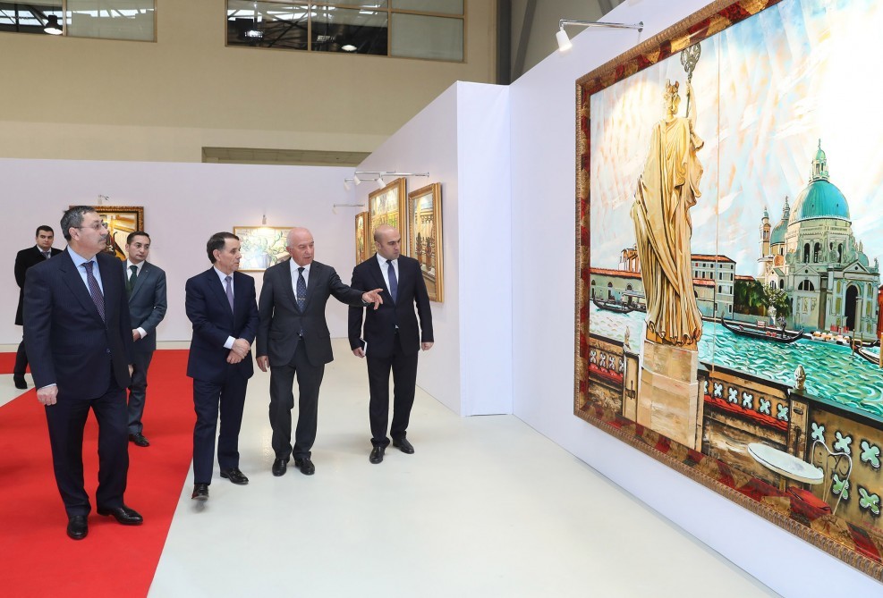 Baş nazir Tahir Salahovun sərgisində - FOTO