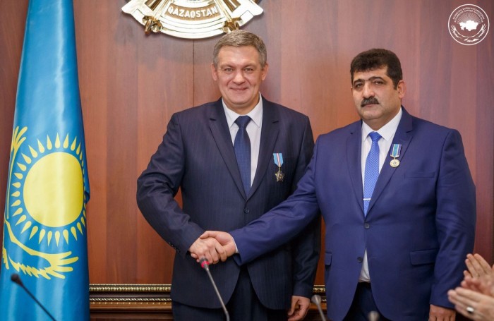 Nazarbayev azərbaycanlıları mükafatlandırdı - FOTO