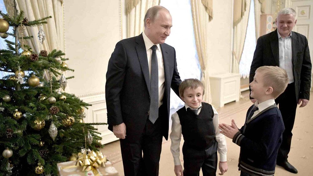Putin xəstə uşağın arzusunu yerinə yetirdi: "Onu helikopterinə mindirib..." (VİDEO)
