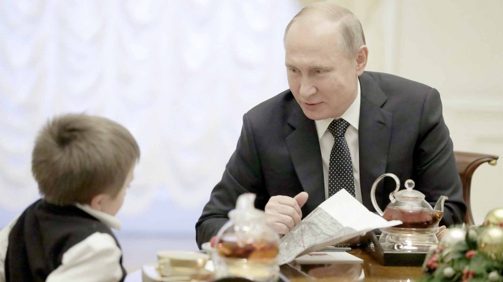 Putin xəstə uşağın arzusunu yerinə yetirdi: "Onu helikopterinə mindirib..." (VİDEO)