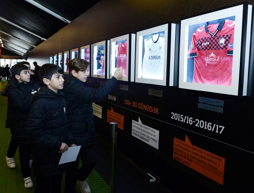 Dünya şöhrətli futbolçu Bakıya gəldi - FOTO