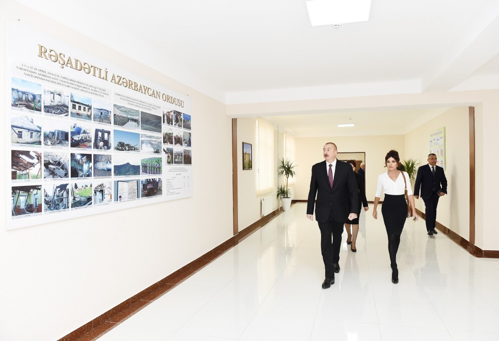 İlham Əliyev və xanımı məcburi köçkünlər üçün tikilən kompleksin açılışında - FOTO-YENİLƏNİB