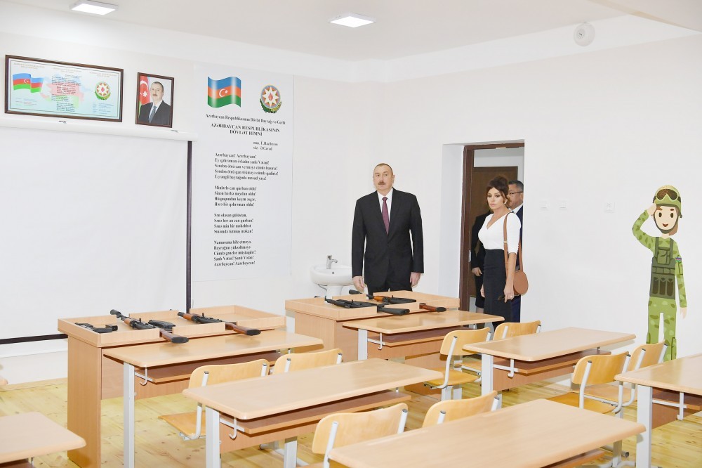 İlham Əliyev və xanımı məcburi köçkünlər üçün tikilən kompleksin açılışında - FOTO-YENİLƏNİB