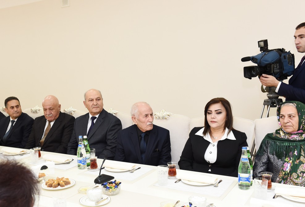 İlham Əliyev və xanımı məcburi köçkünlər üçün tikilən kompleksin açılışında - FOTO-YENİLƏNİB