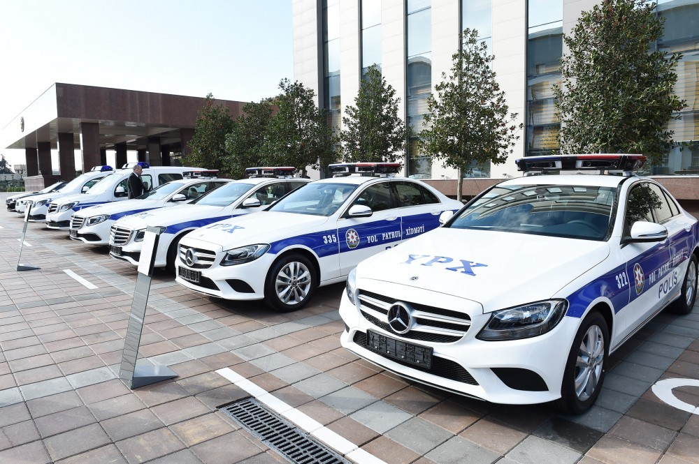 İlham Əliyev yol polislərinə verilən maşınlara baxdı - FOTOLAR