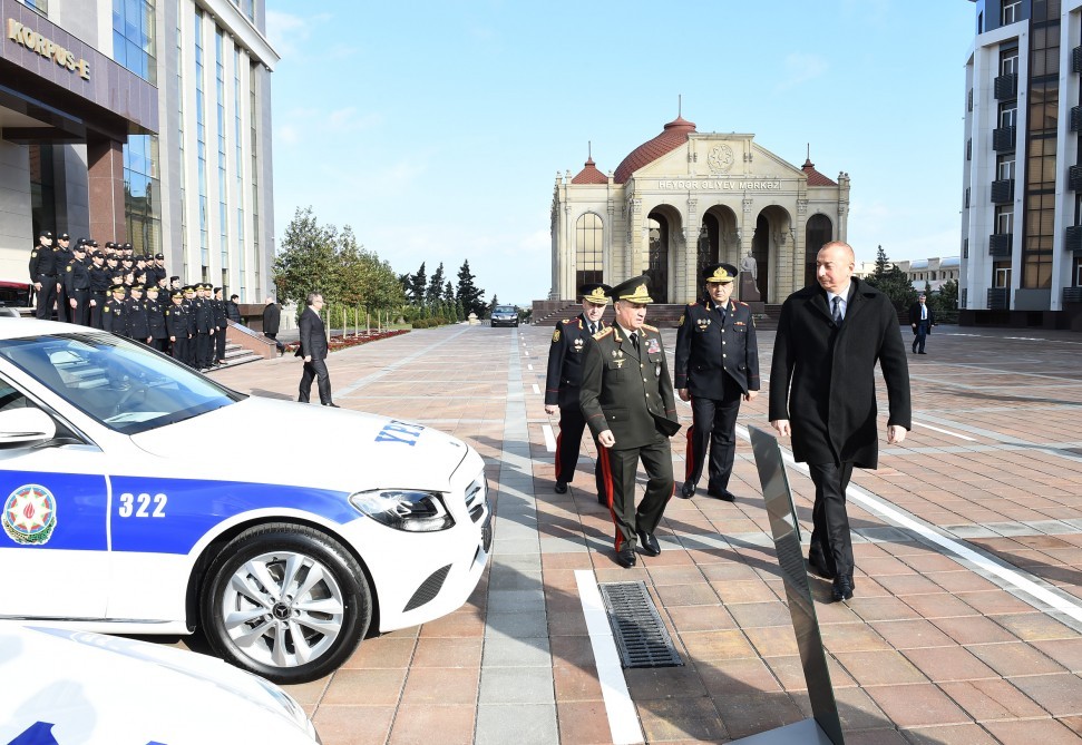 İlham Əliyev yol polislərinə verilən maşınlara baxdı - FOTOLAR