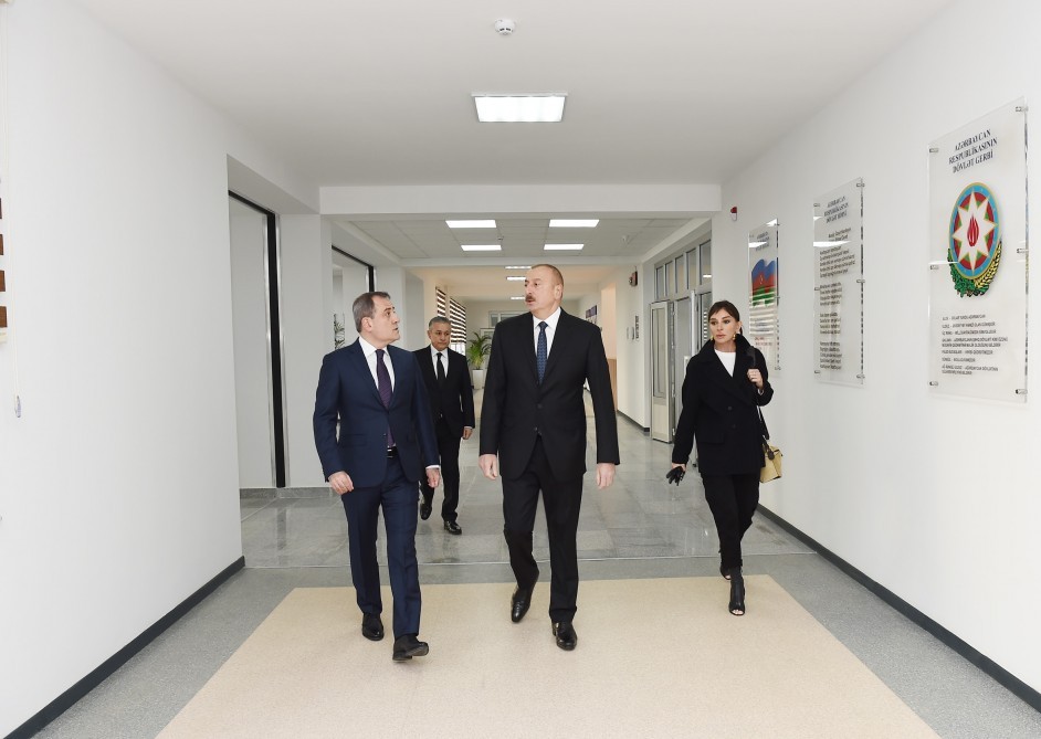 İlham Əliyev və birinci xanım yaşayış kompleksinin açılışında - FOTOLAR (YENİ-2)