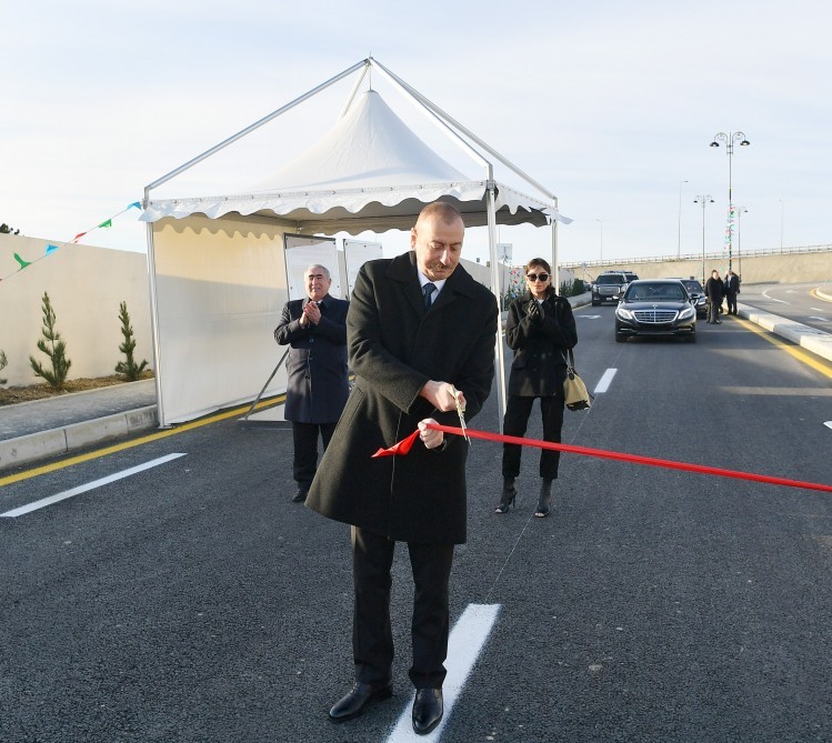 İlham Əliyev və birinci xanım yaşayış kompleksinin açılışında - FOTOLAR (YENİ-2)