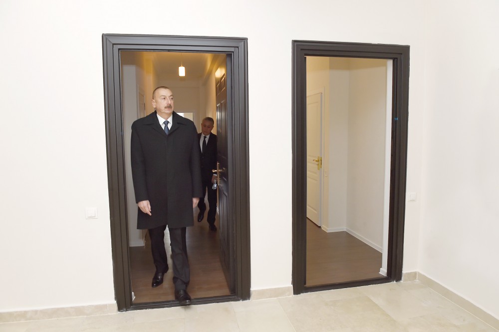 İlham Əliyev və birinci xanım yaşayış kompleksinin açılışında - FOTOLAR (YENİ-2)