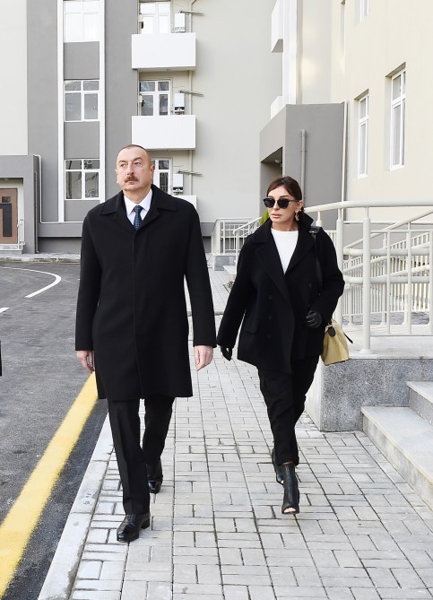 İlham Əliyev və birinci xanım yaşayış kompleksinin açılışında - FOTOLAR (YENİ-2)