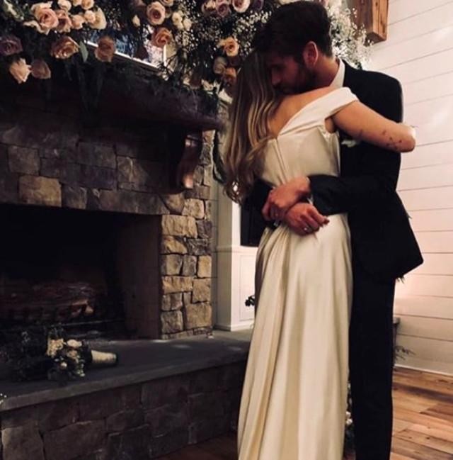 Xərc olmasın deyə toy eləmədi: Gəlinliyinin qiyməti dodaq uçuqlatdı - FOTO