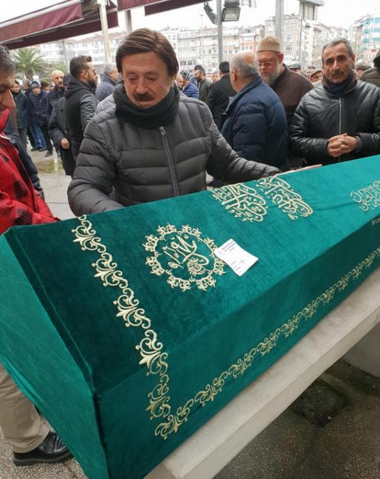 Məşhur müğənniyə ağır itki - FOTO