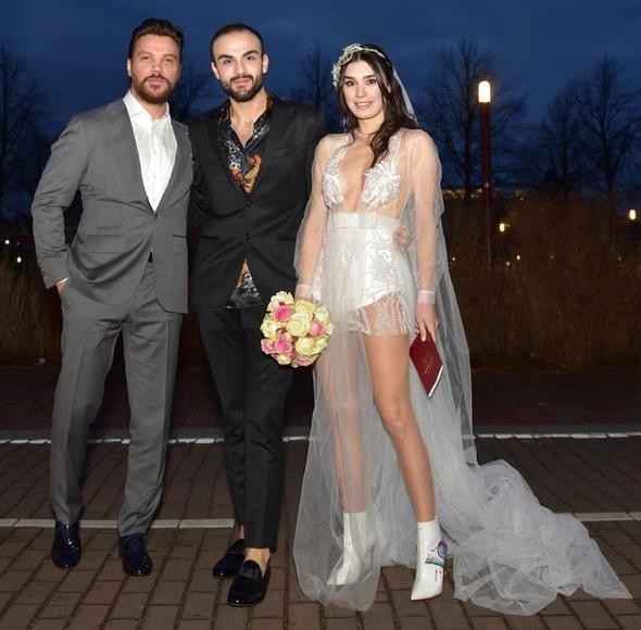 Tanınmış müğənni 2018-ci ilin son günü EVLƏNDİ (FOTOLAR)