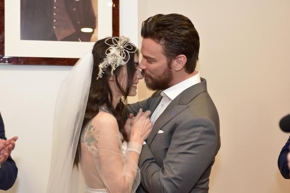 Tanınmış müğənni 2018-ci ilin son günü EVLƏNDİ (FOTOLAR)