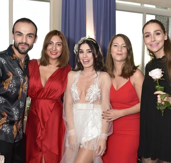 Tanınmış müğənni 2018-ci ilin son günü EVLƏNDİ (FOTOLAR)