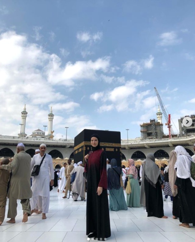 Xanım aparıcı 2019-u Məkkədə qarşıladı - FOTOLAR