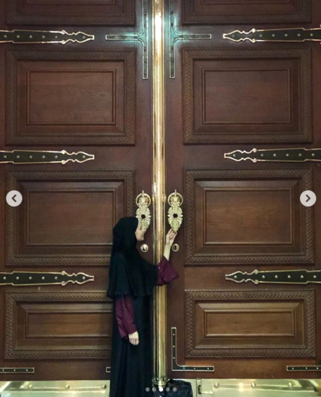 Xanım aparıcı 2019-u Məkkədə qarşıladı - FOTOLAR