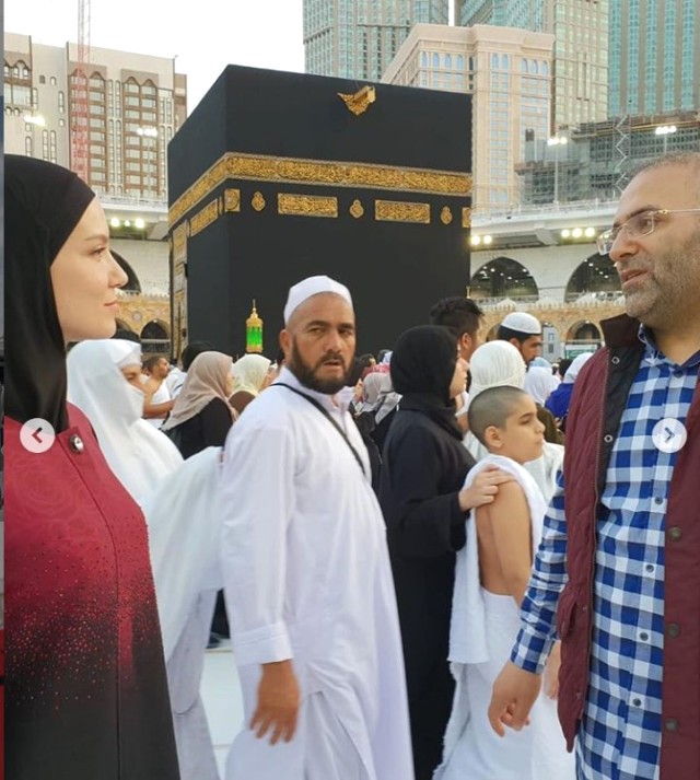 Xanım aparıcı 2019-u Məkkədə qarşıladı - FOTOLAR