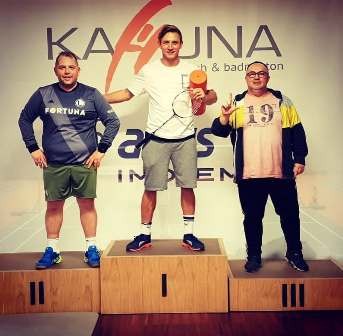 “Qarabağ”ın futbolçusu badminton yarışına qatıldı -  Kubok qazandı (FOTO)