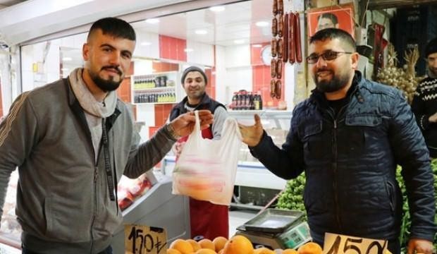On ədəd sellofan torba gətirənə 1 kq portağal pulsuz verilir - FOTO