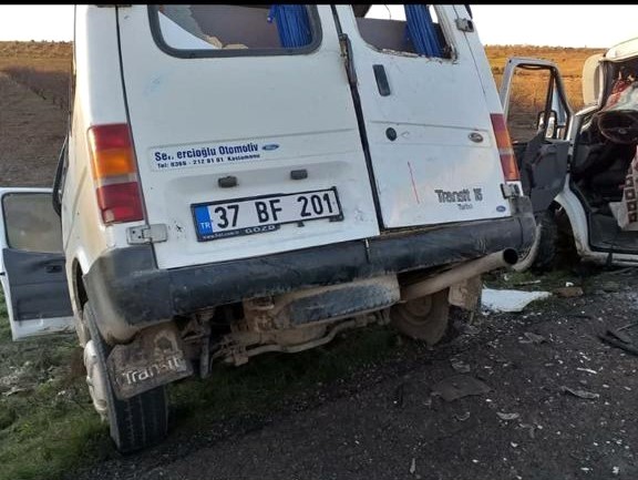 Şagirdlər və fəhlələri daşıyan mikroavtobuslar toqquşdu - Ölənlər var (FOTO+VİDEO)