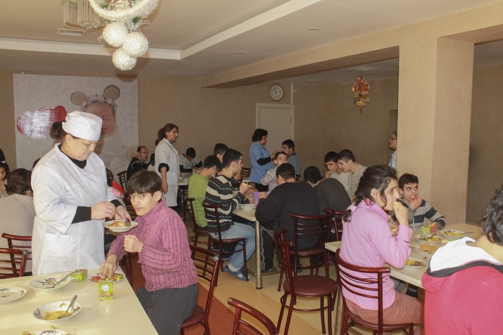 Komitənin əməkdaşları uşaq evində - FOTO