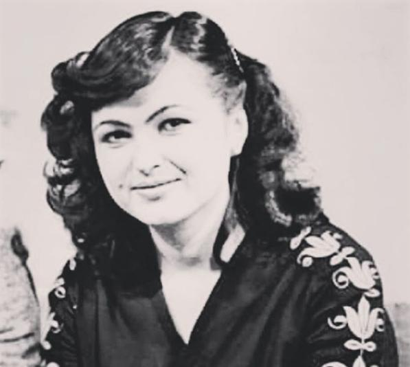 Xalq artisti arxiv fotosunu paylaşdı: "Makiyajsız, əməliyyatsız, təbii gözəl"