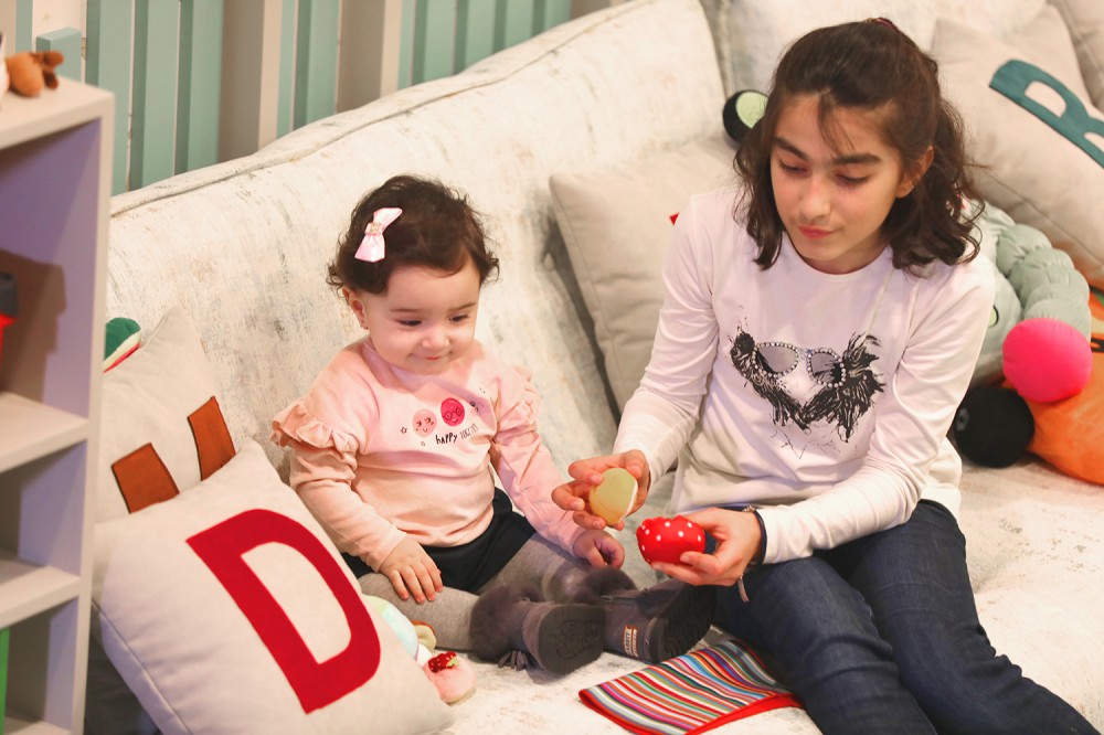 Gülyanaq Məmmədova övladlarını “Hünər Qüllələri”nə gətirdi - VİDEO