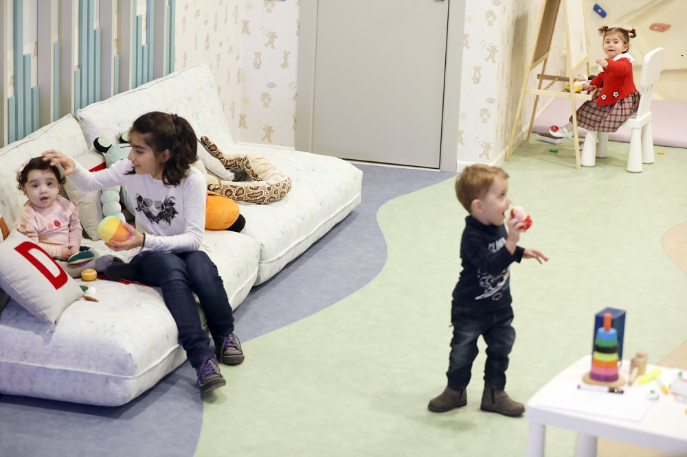 Gülyanaq Məmmədova övladlarını “Hünər Qüllələri”nə gətirdi - VİDEO