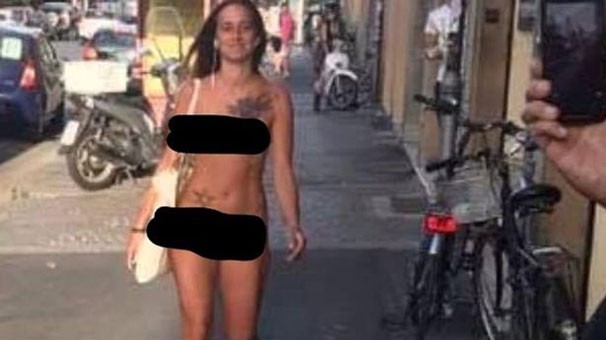 Küçələri çılpaq gəzən qadın kimdir? - Polis onu axtarır (FOTO)