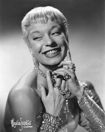 Məşhur aktrisa vəfat etdi - FOTO