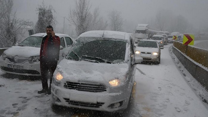 Qar həyatı iflic etdi: məktəblər, yollar bağlandı - FOTOLAR