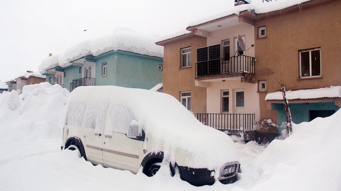 Qar həyatı iflic etdi: məktəblər, yollar bağlandı - FOTOLAR