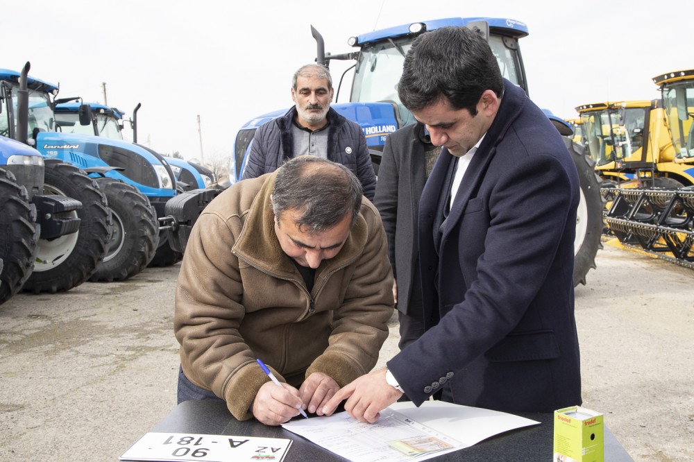Kənd təsərrüfatı texnikasının ilk güzəştli satışı həyata keçirildi - FOTO