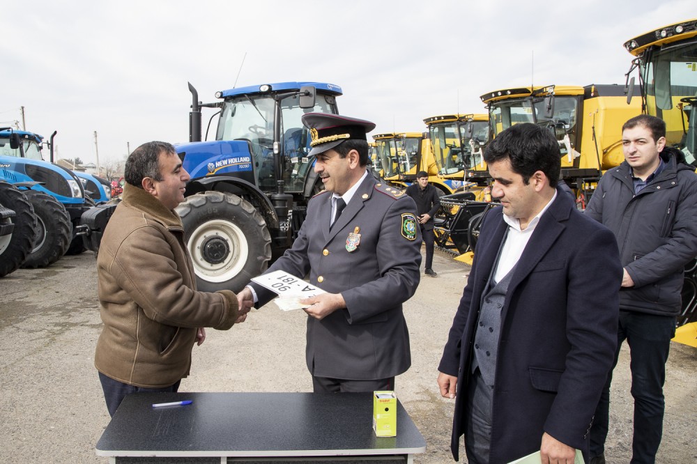 Kənd təsərrüfatı texnikasının ilk güzəştli satışı həyata keçirildi - FOTO