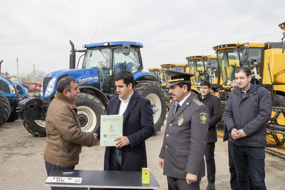 Kənd təsərrüfatı texnikasının ilk güzəştli satışı həyata keçirildi - FOTO