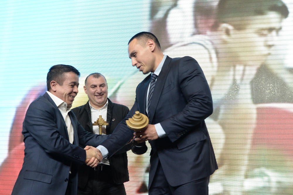 Ulu Öndərin, sizə zirvə arzulayıram ifadəsindən doğan “Zirvə” -  Azər Əliyev “Zirve Awards-2018”-də (FOTO-VİDEO)