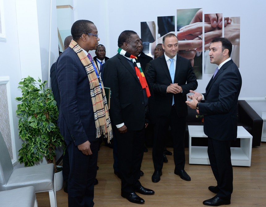 Zimbabve prezidenti 5 saylı “ASAN xidmət”də - FOTOLAR