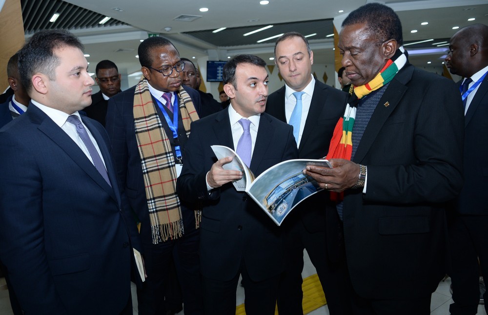 Zimbabve prezidenti 5 saylı “ASAN xidmət”də - FOTOLAR