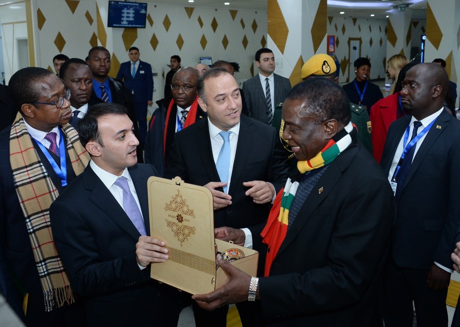 Zimbabve prezidenti 5 saylı “ASAN xidmət”də - FOTOLAR
