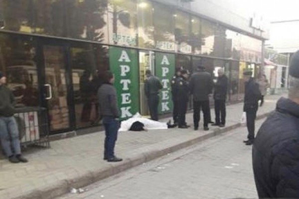 Sumqayıtda aptekin qarşısında ÖLÜM
