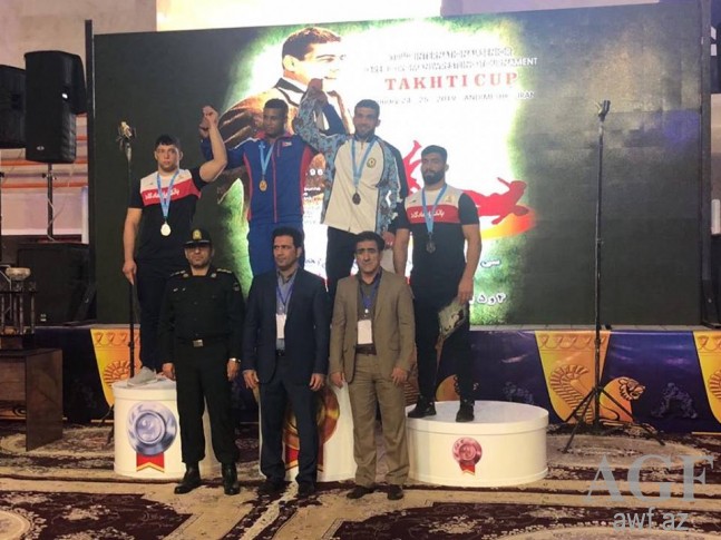 Güləşçilərimiz "Təxti kuboku"nda üç medal qazandı 