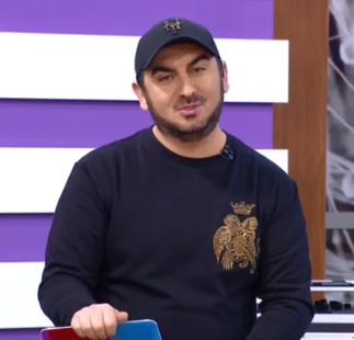 Tolik efirə Ermənistanın gerbi əks olunan paltarda çıxdı? - FOTOLAR