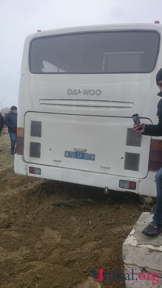 Bakıda DƏHŞƏTLİ QƏZA: Avtobus şirkətin hasarına çırpıldı (FOTO)